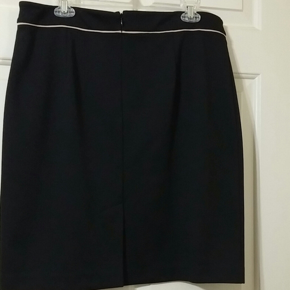 Soft Attractive Skirt.Ready for Boots,Heels,Flats - Picture 2 of 6